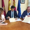 Firma convenio Oficina de Turismo